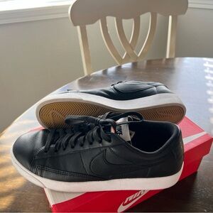 Nike Women’s Nike Black and White Sneakers